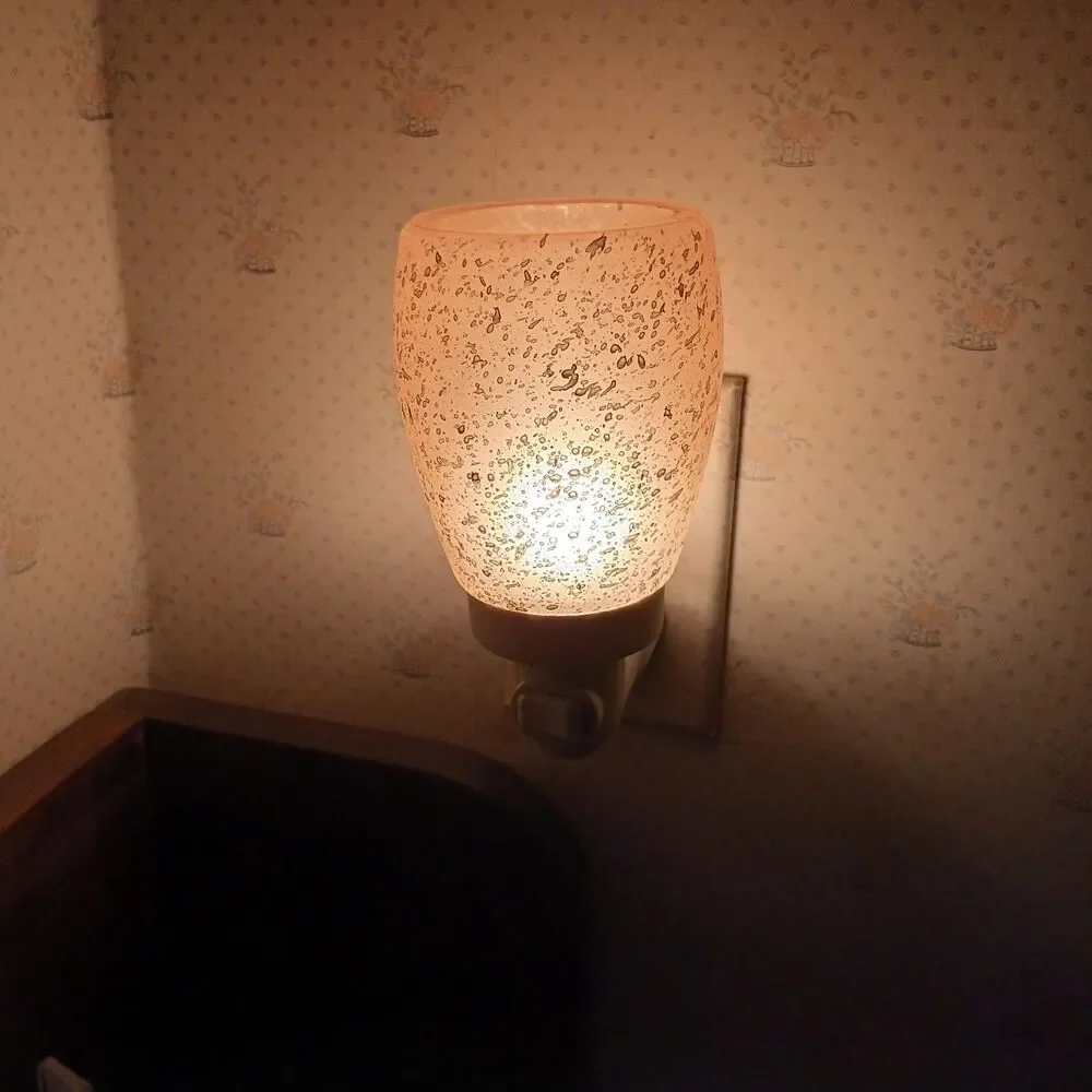Scentsy Cream Glass Plug-in Wax Warmer Retired Glitter Amber New in Box READ